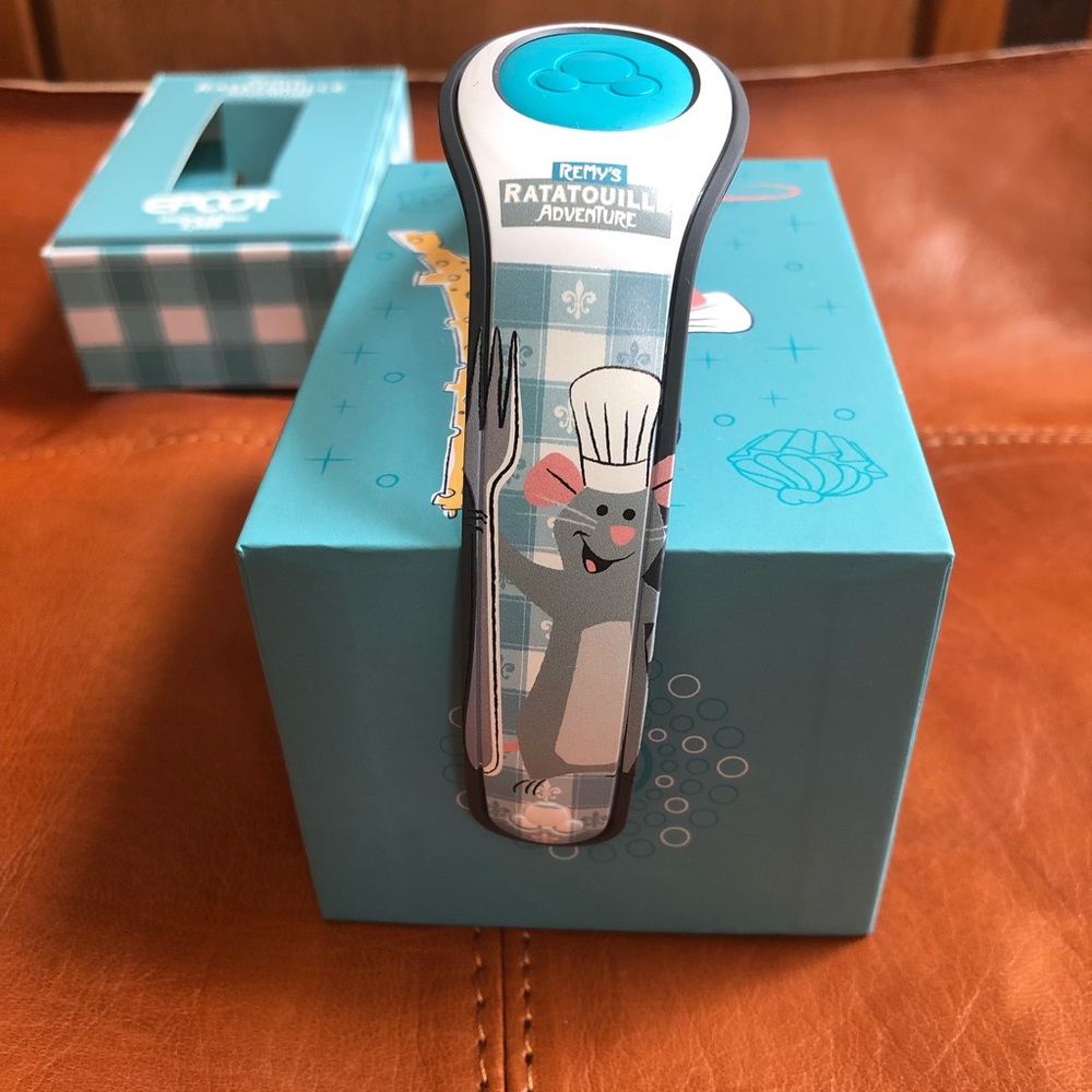 🤍Last one🤍 Remy’s Ratatouille Adventure Passholder Limited Edition MagicBand